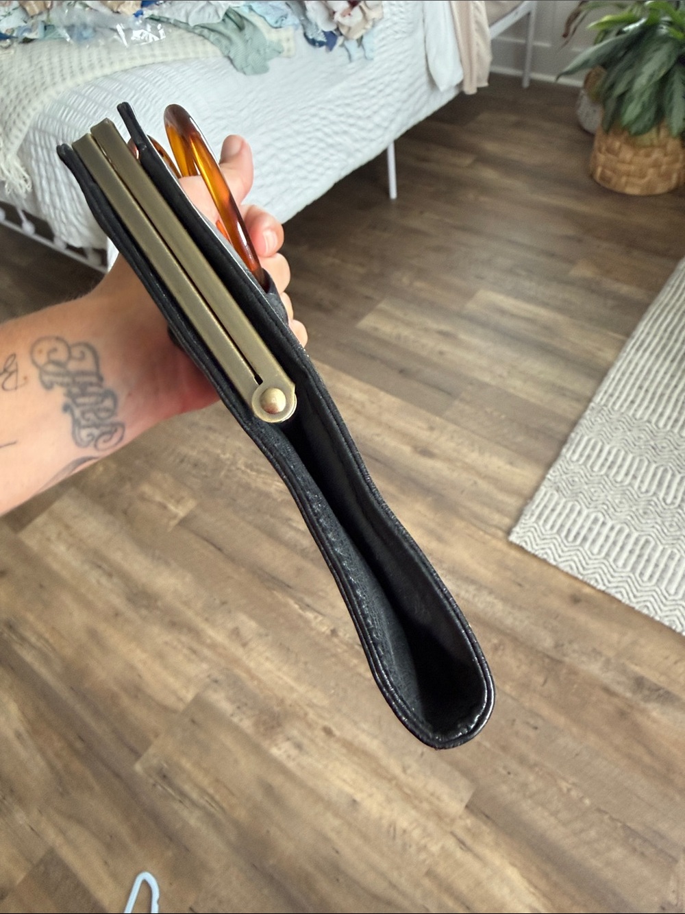 HOBO Black Leather Wristlet with Amber Tortoiseshell Ring Handle - Picture 3 of 5